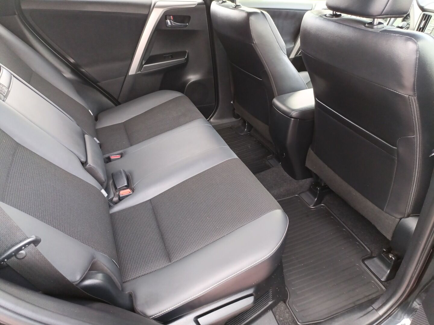 Toyota RAV4 - zdjęcie 11