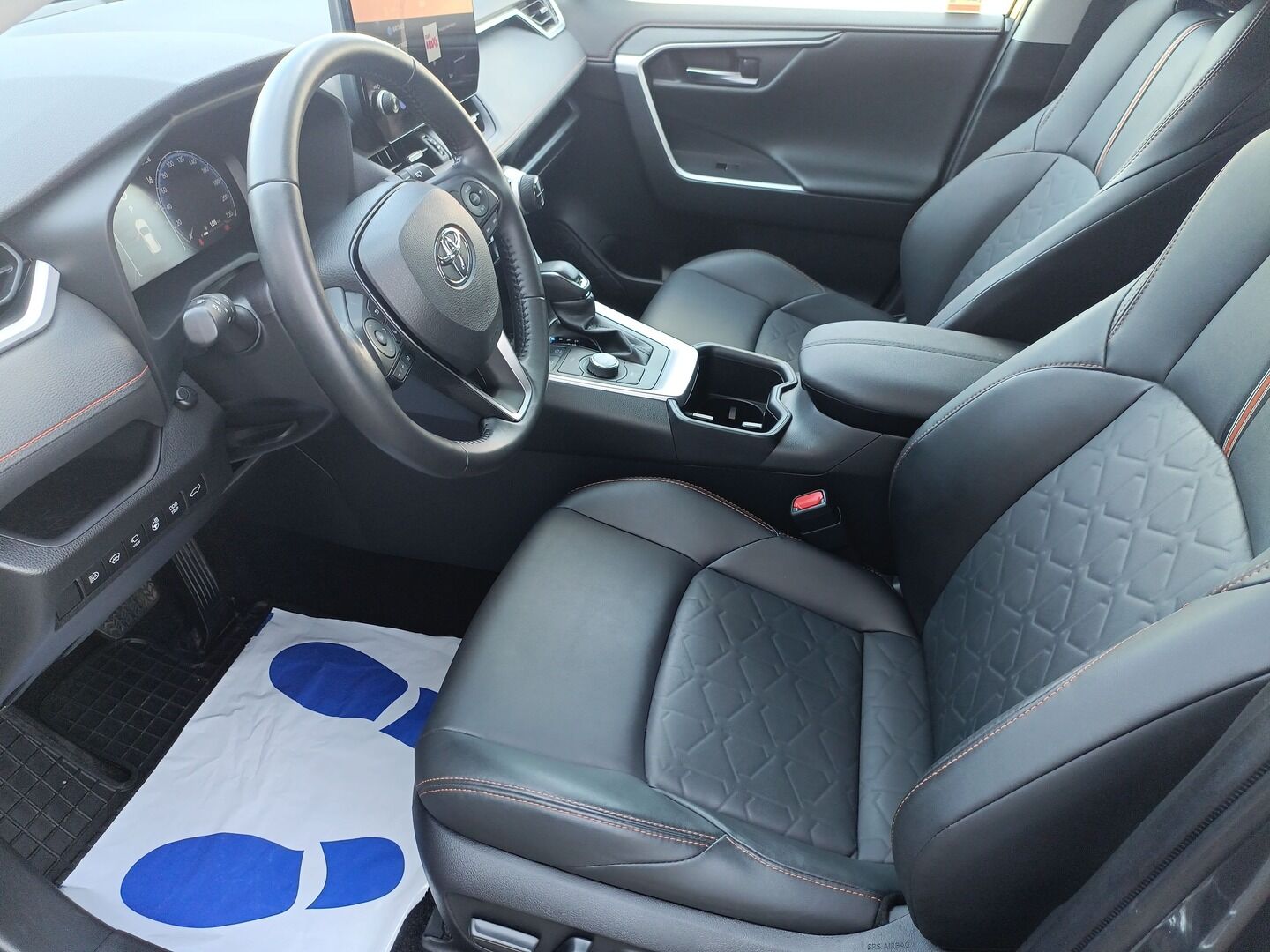 Toyota RAV4 - zdjęcie 9