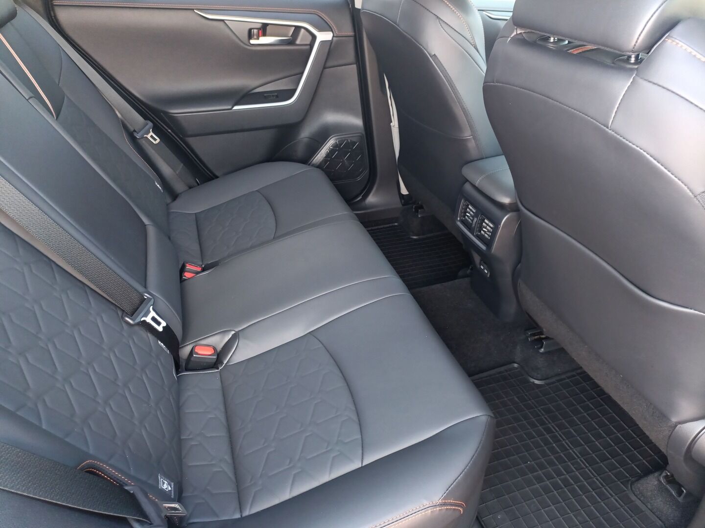 Toyota RAV4 - zdjęcie 11