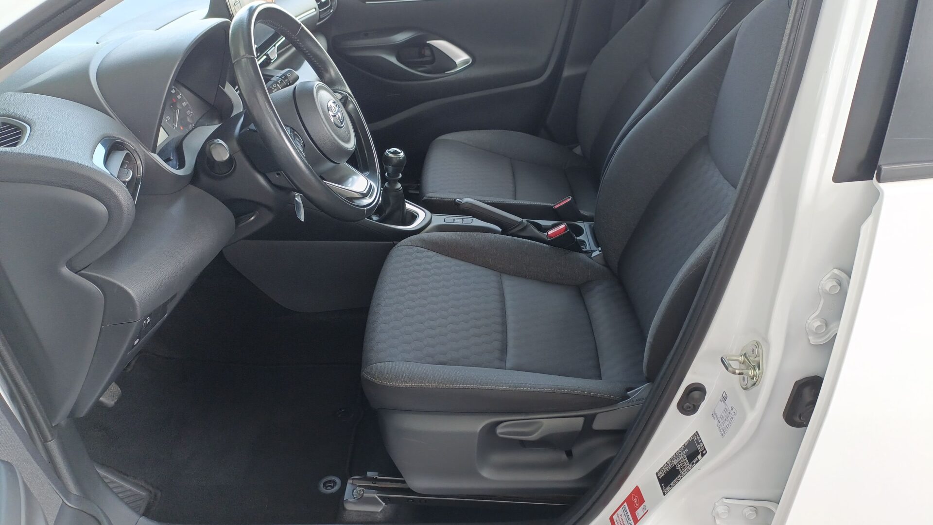 Toyota Yaris - zdjęcie 9