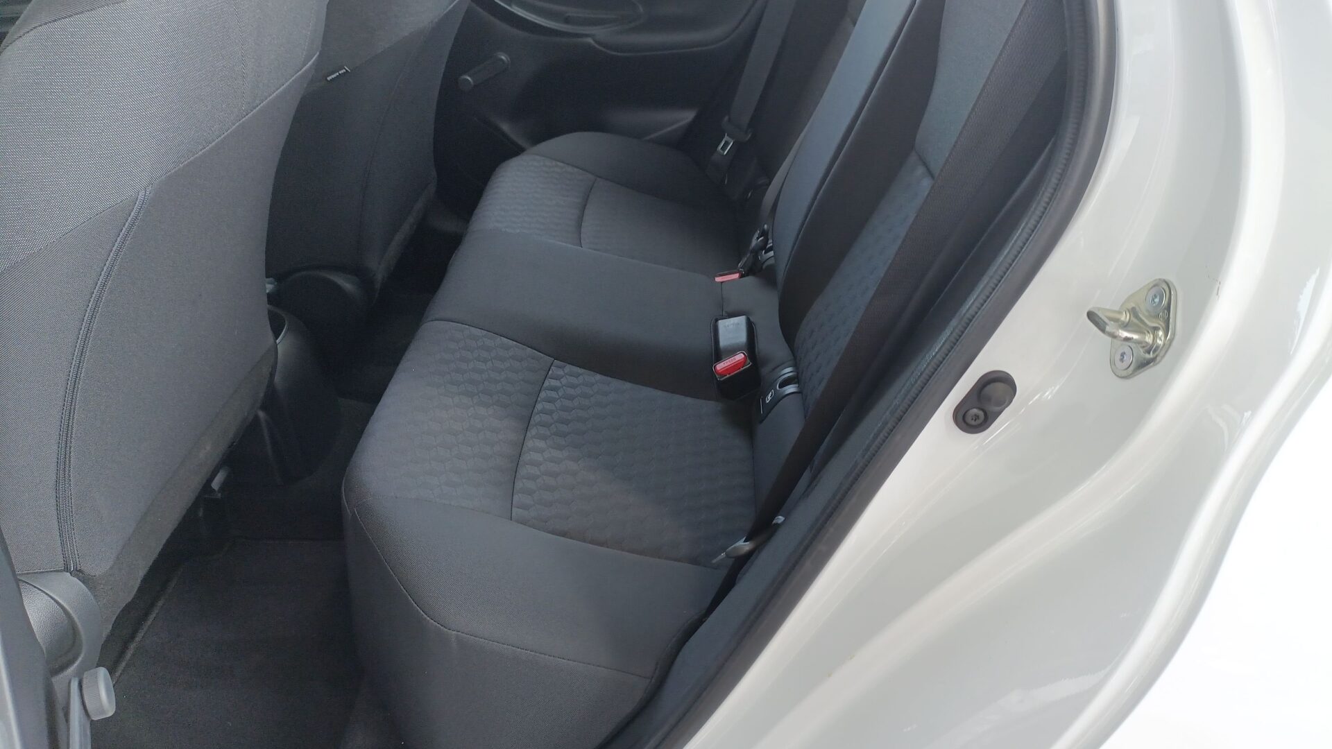 Toyota Yaris - zdjęcie 10