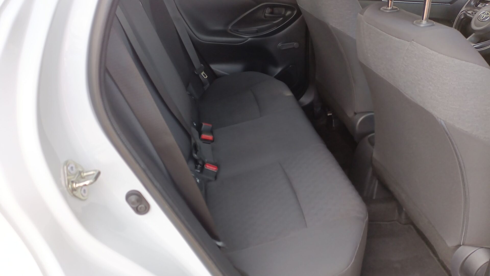 Toyota Yaris - zdjęcie 12