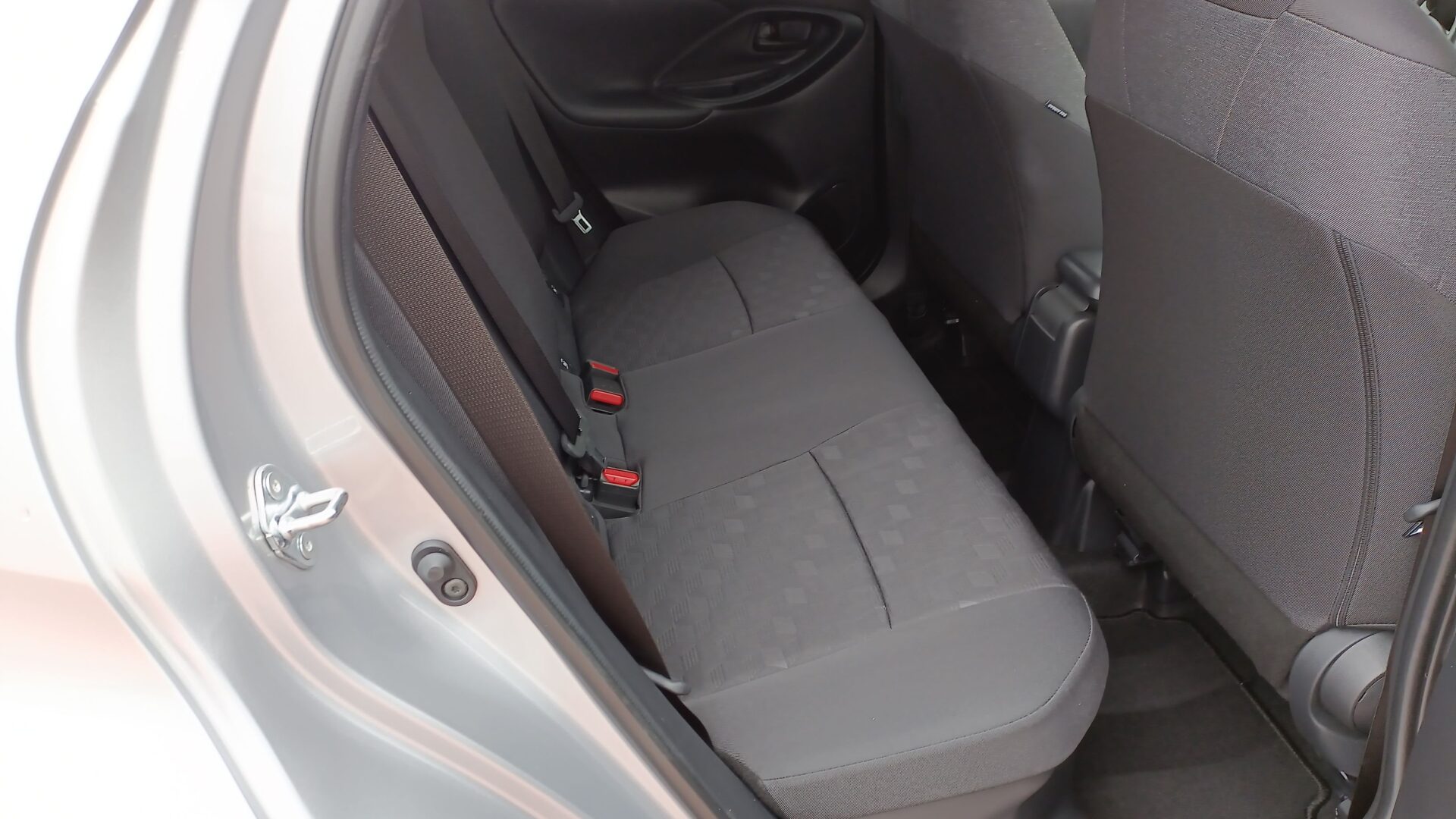 Toyota Yaris - zdjęcie 11