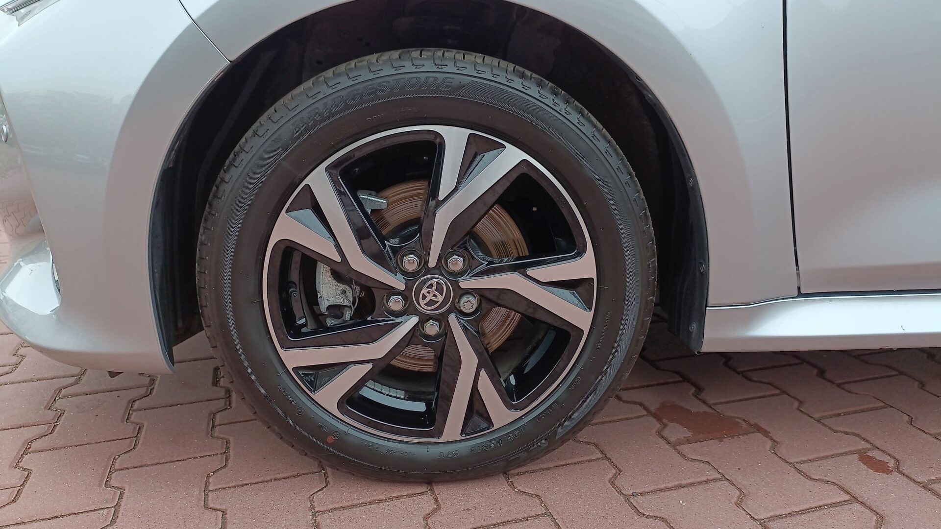 Toyota Yaris - zdjęcie 19