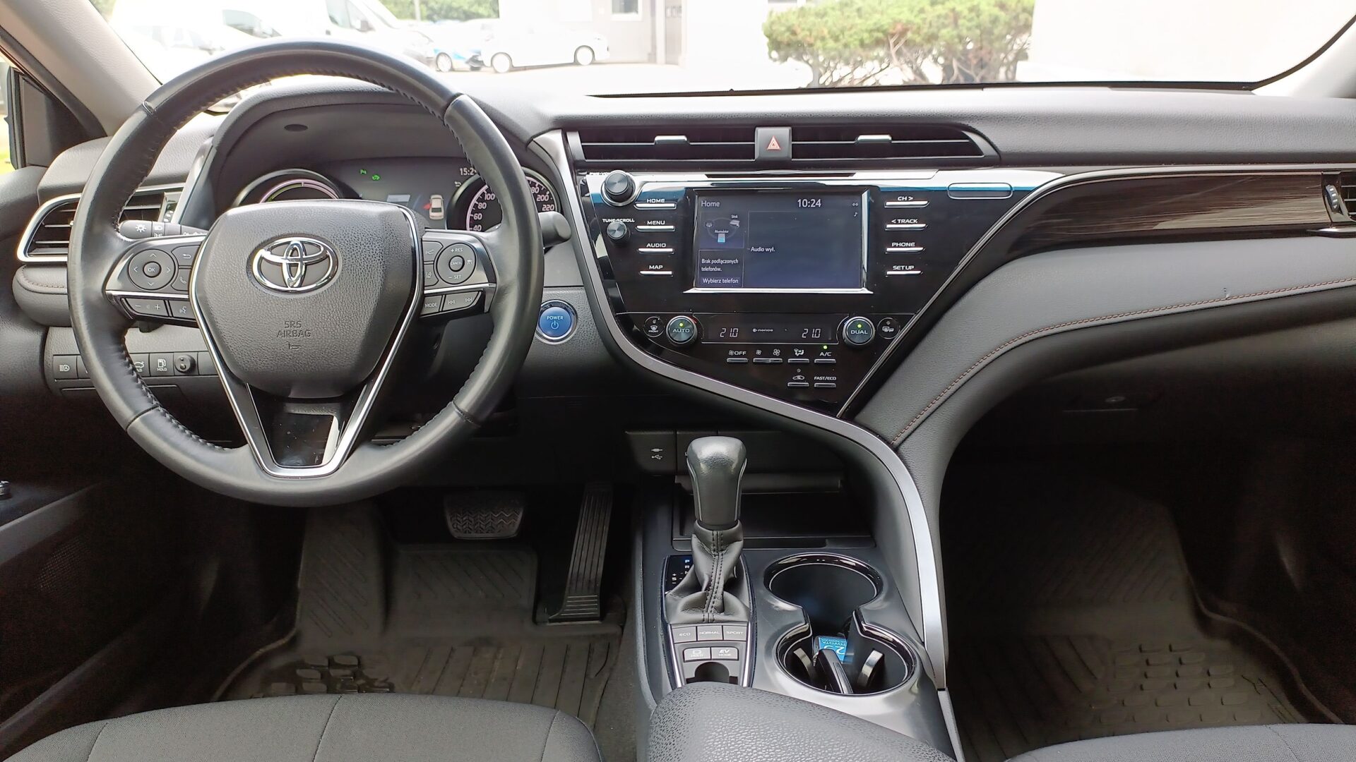 Toyota Camry - zdjęcie 13