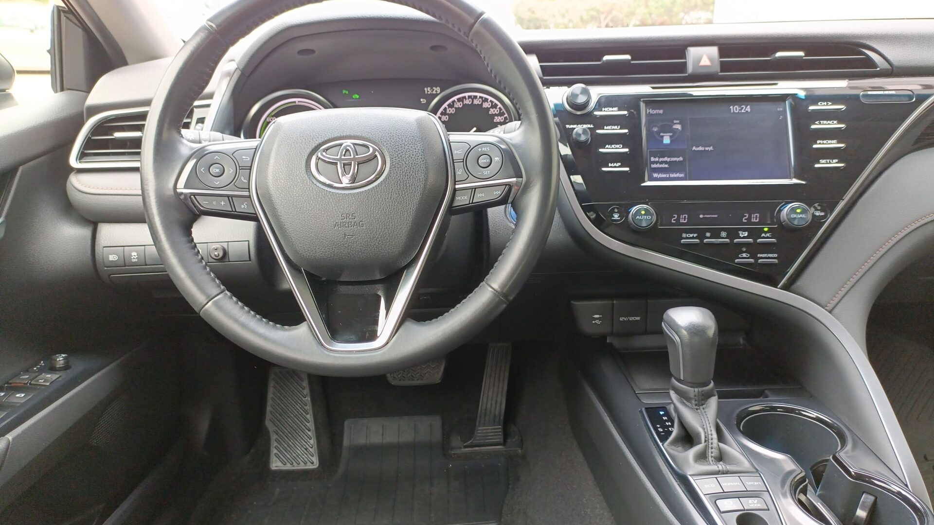 Toyota Camry - zdjęcie 14