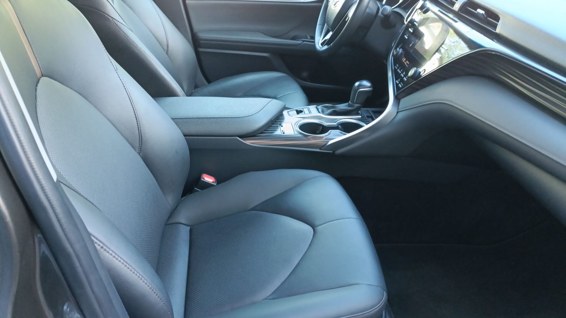 Toyota Camry - zdjęcie 12