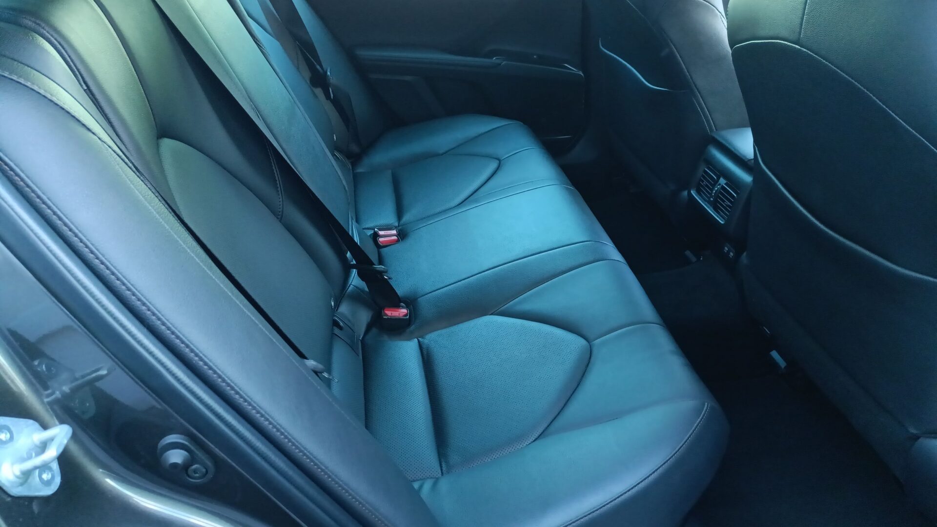 Toyota Camry - zdjęcie 13