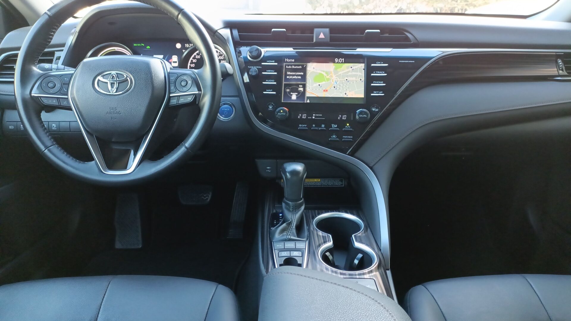 Toyota Camry - zdjęcie 9