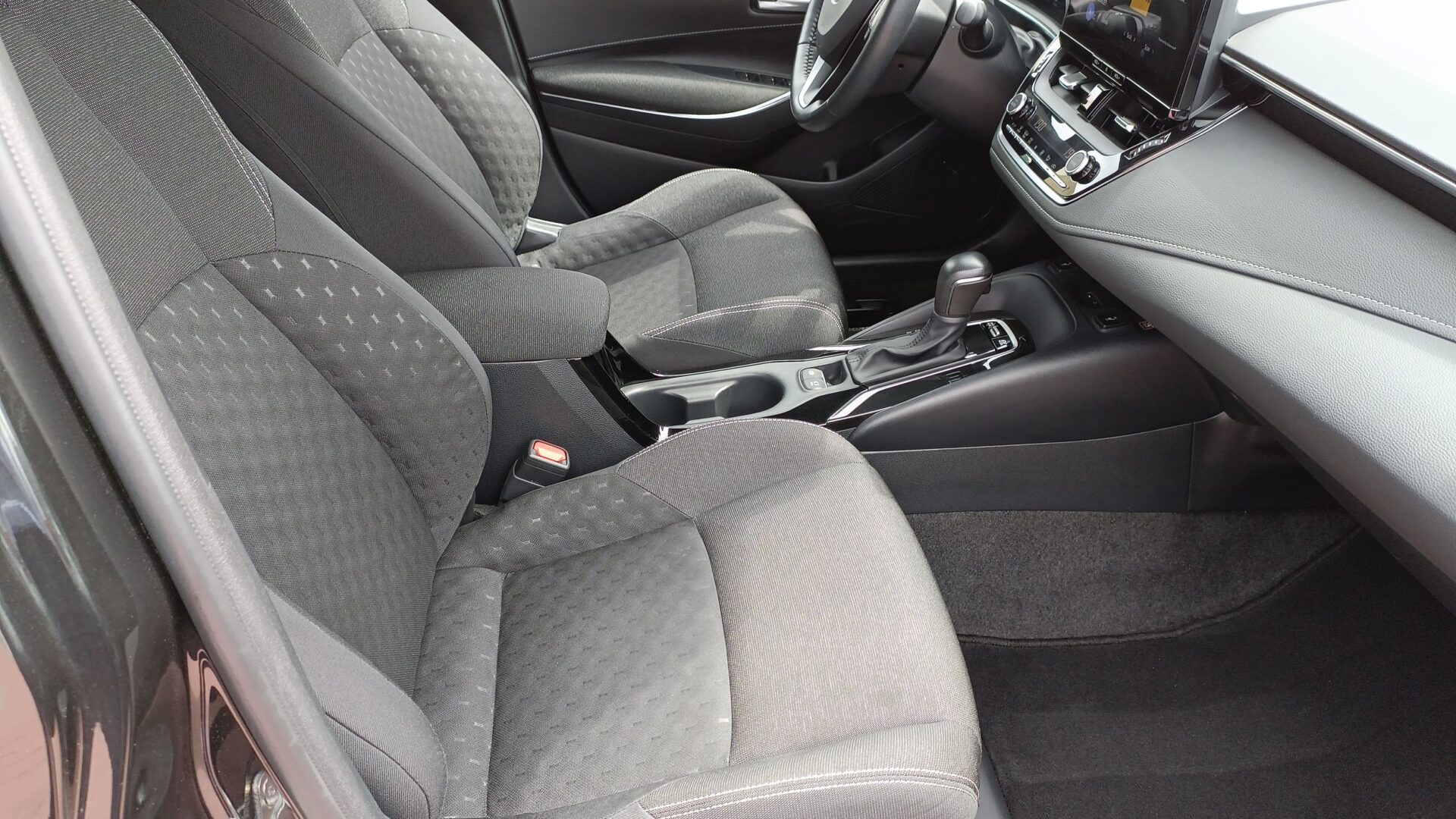 Toyota Corolla - zdjęcie 18