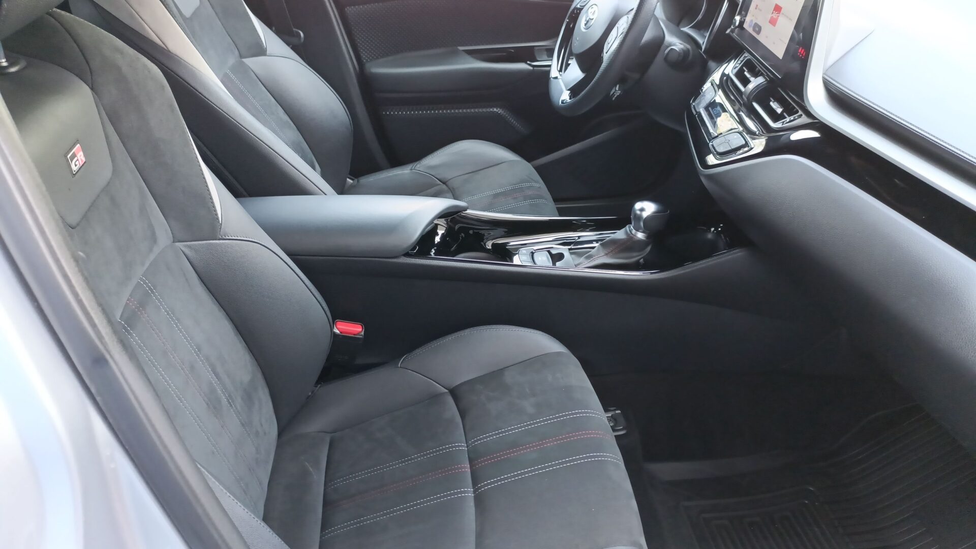 Toyota C-HR - zdjęcie 11