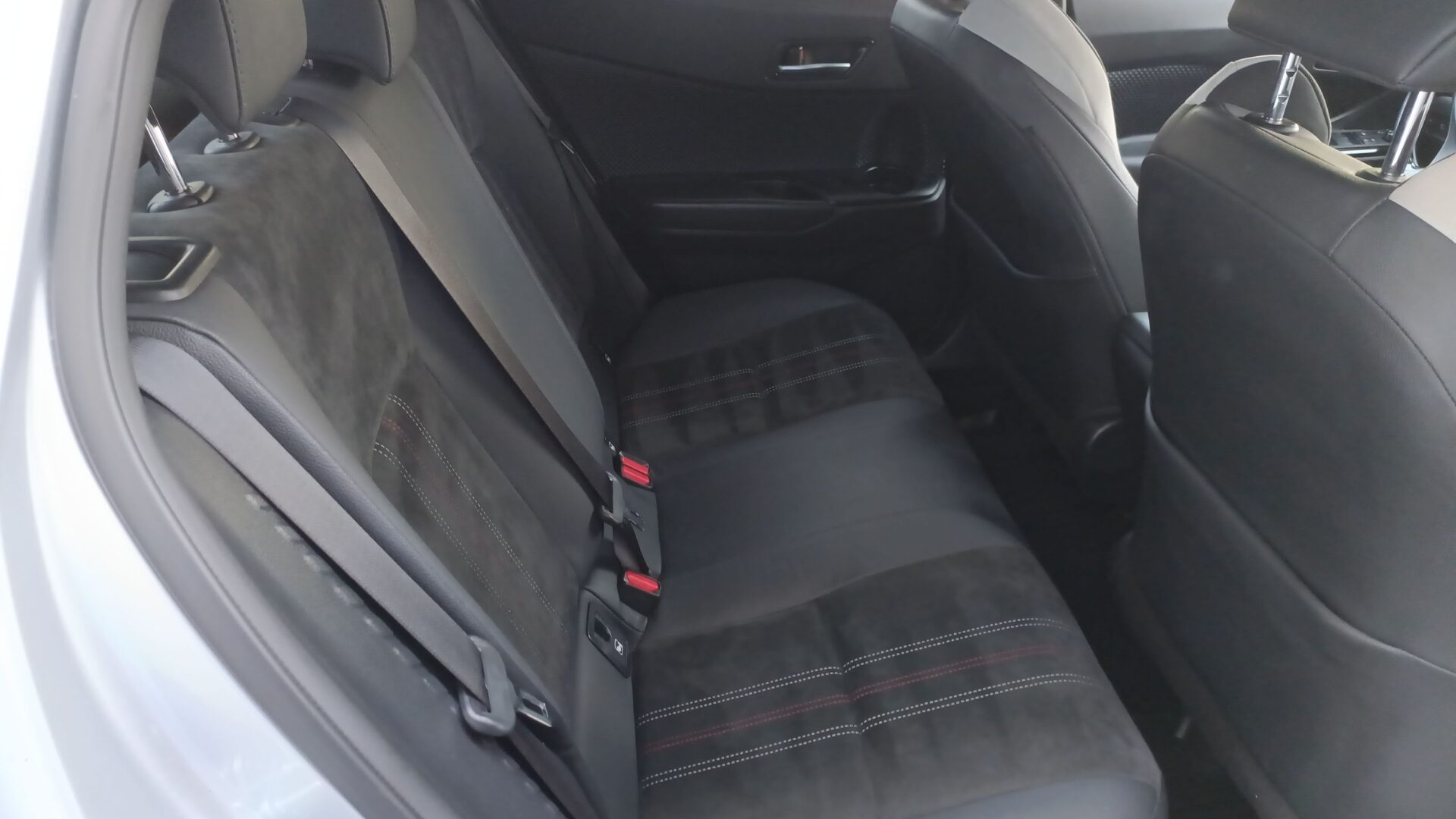 Toyota C-HR - zdjęcie 12