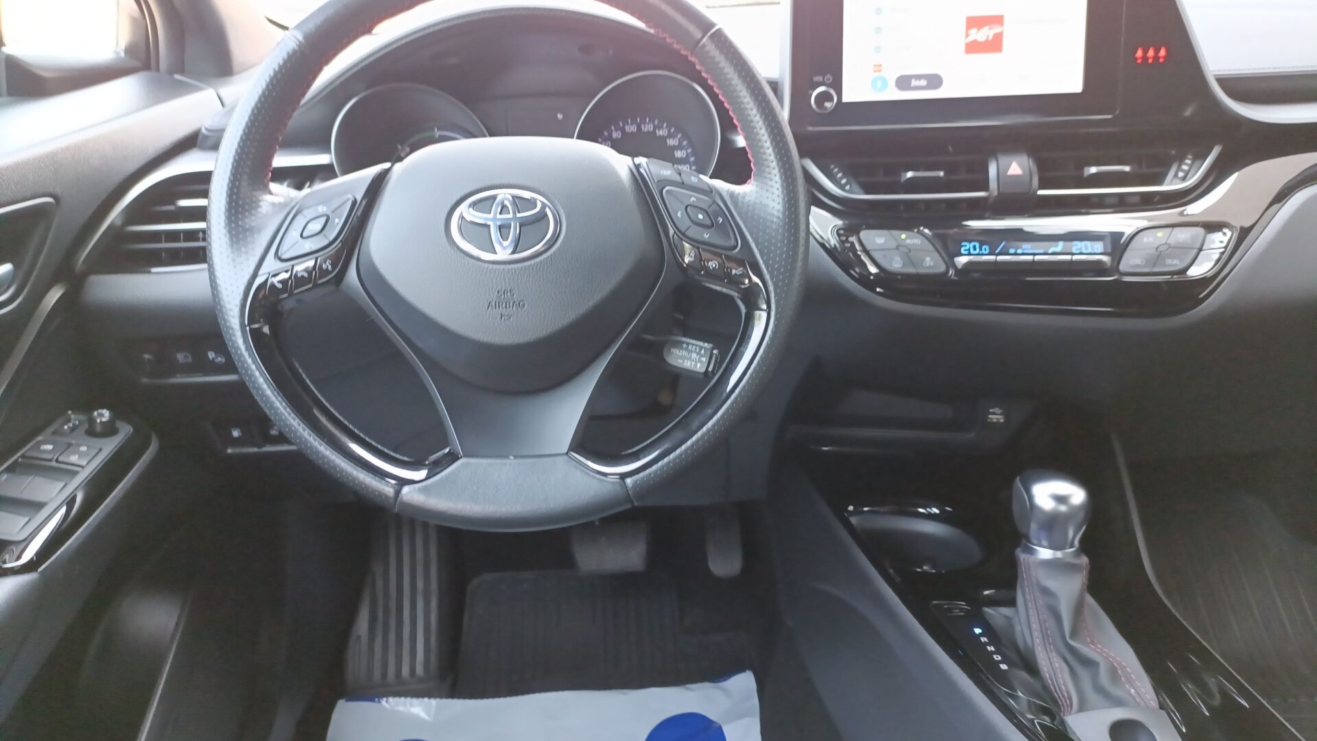 Toyota C-HR - zdjęcie 14