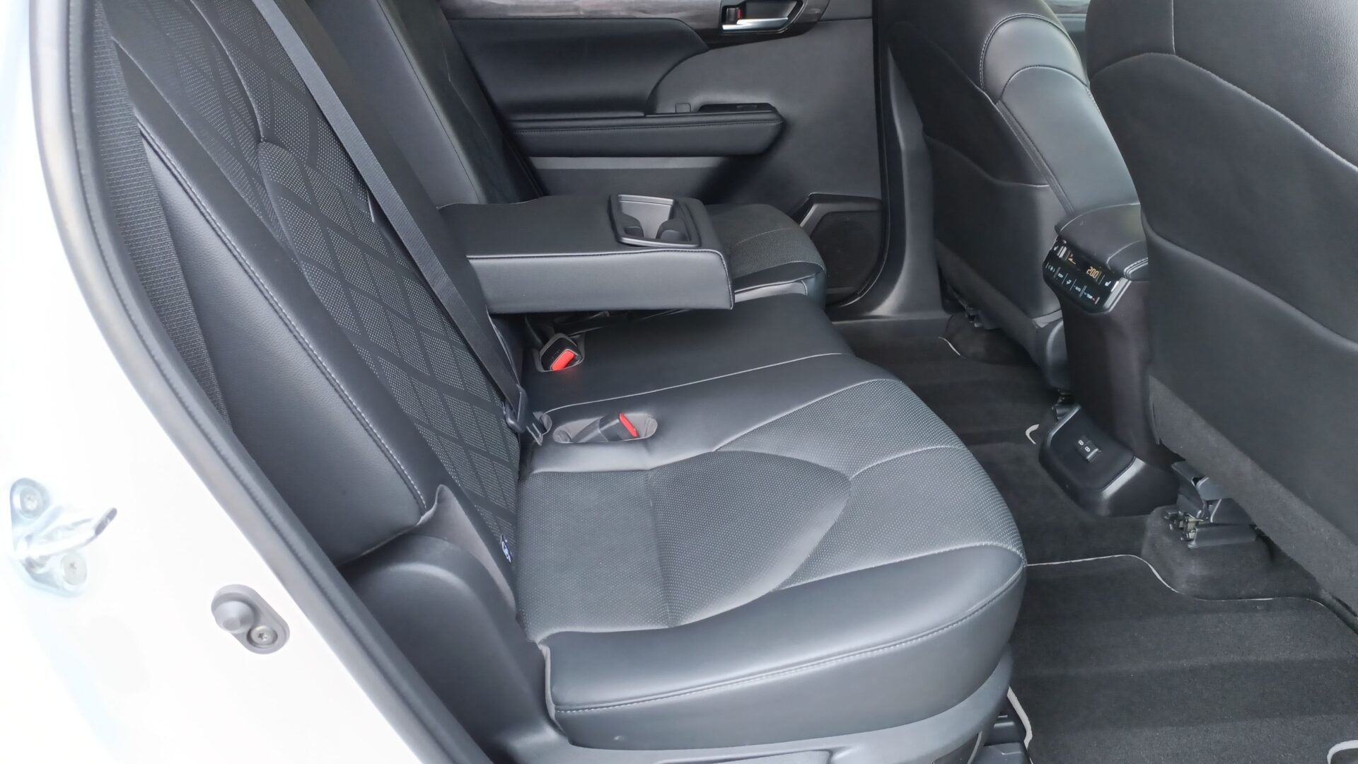 Toyota Highlander - zdjęcie 13