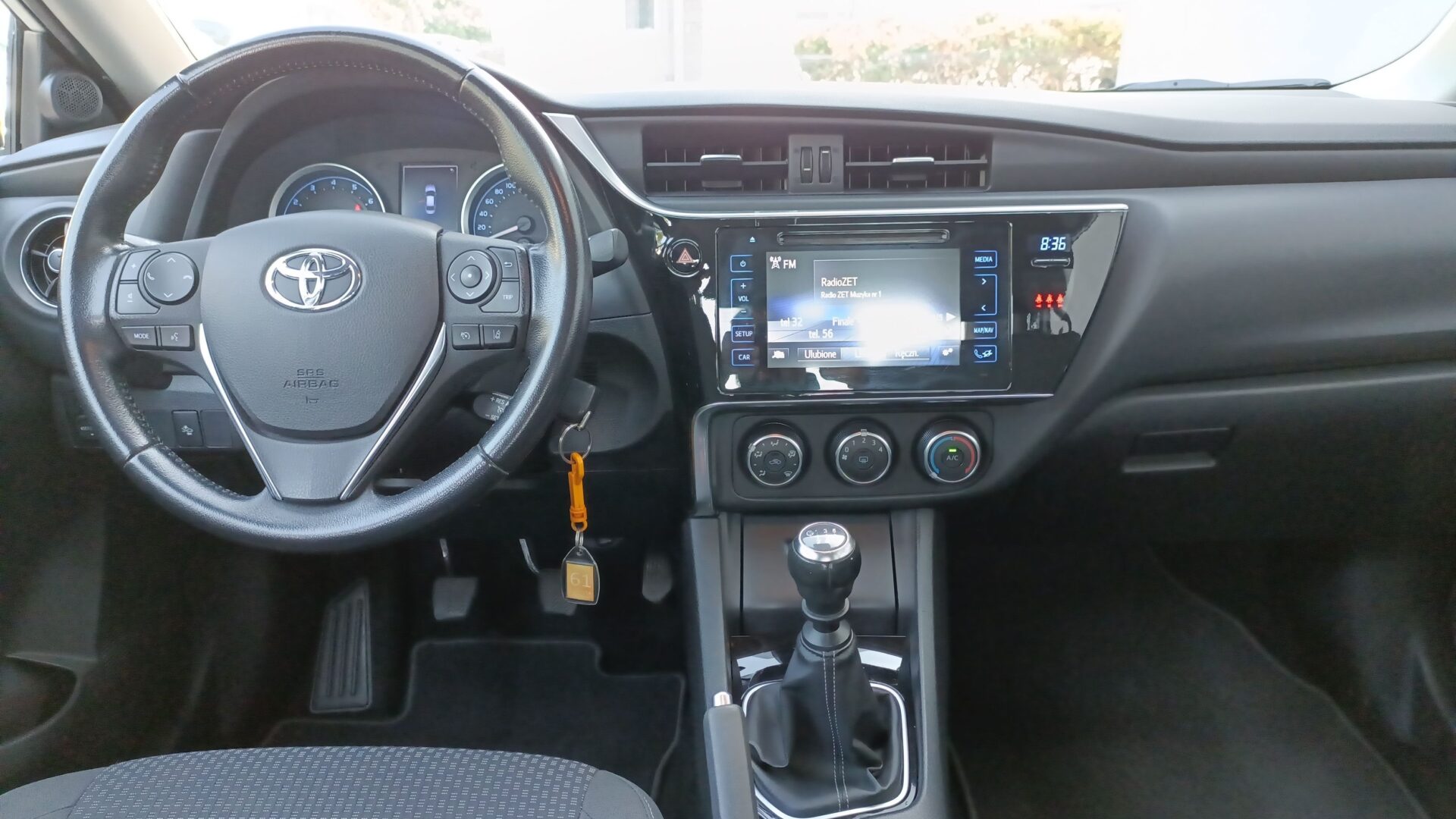 Toyota Corolla - zdjęcie 9