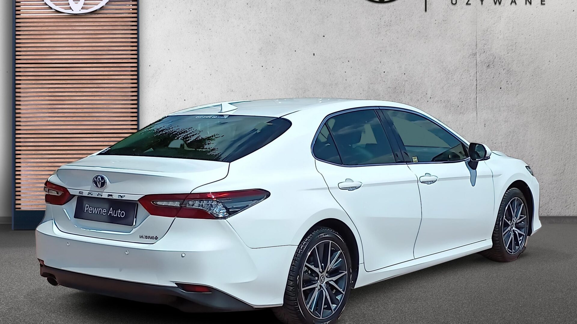 Toyota Camry - zdjęcie 8