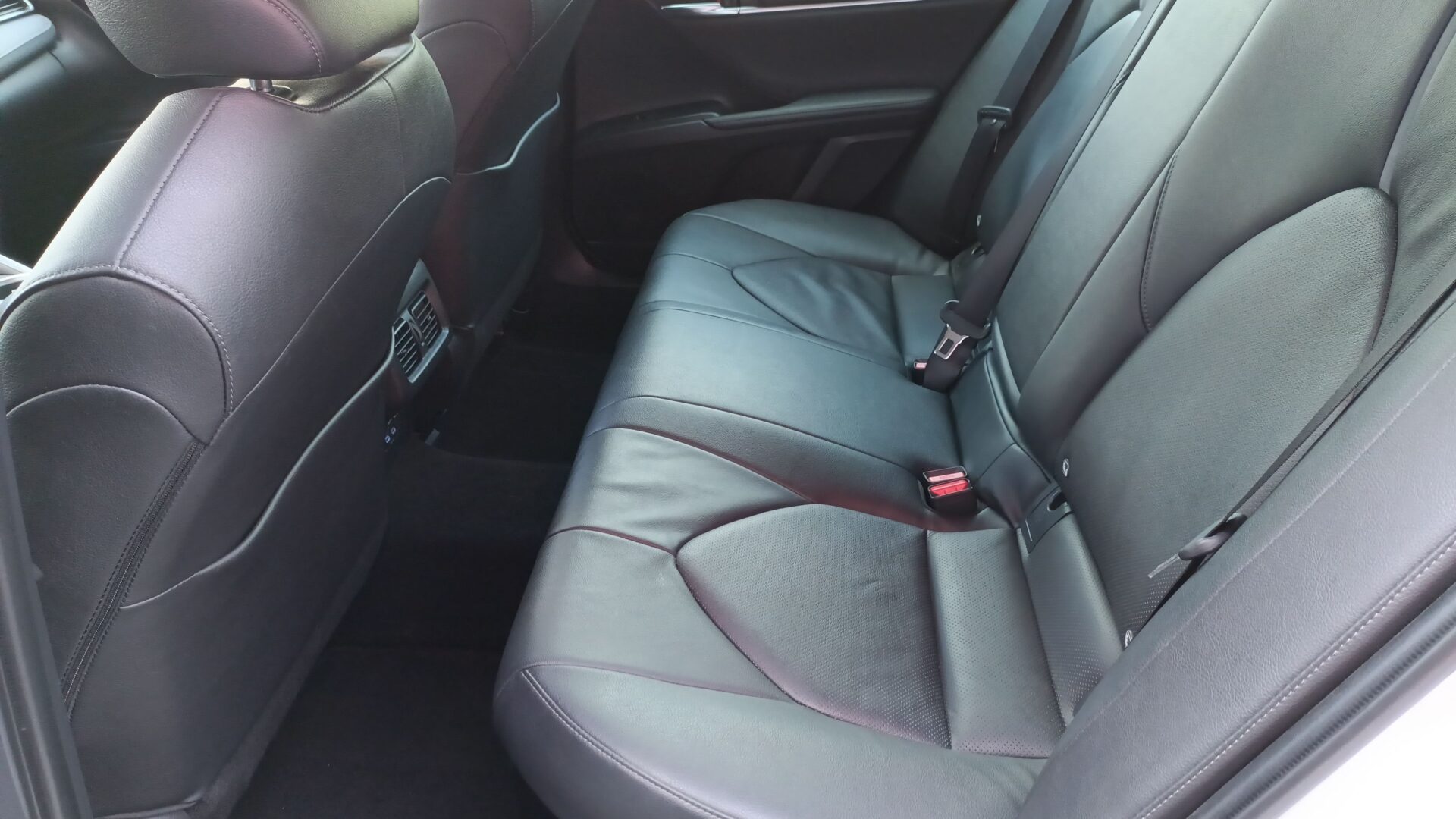 Toyota Camry - zdjęcie 11