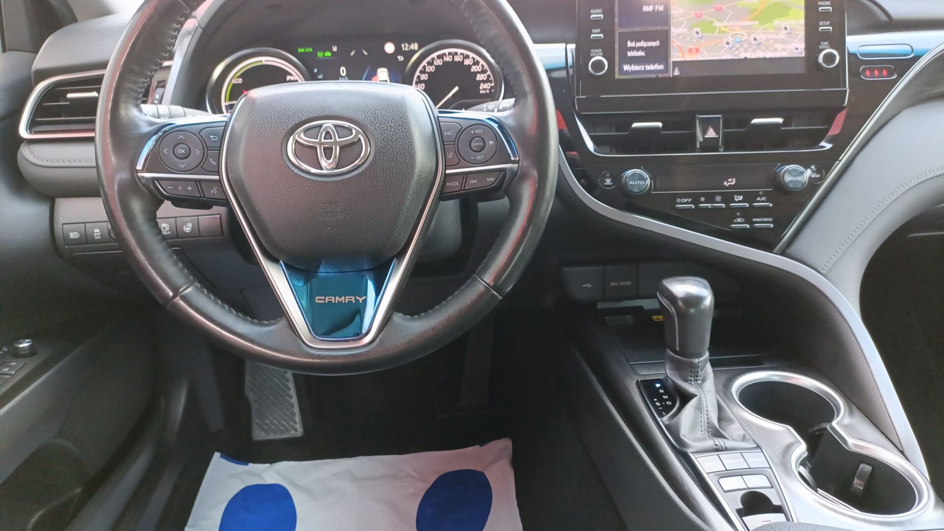 Toyota Camry - zdjęcie 14