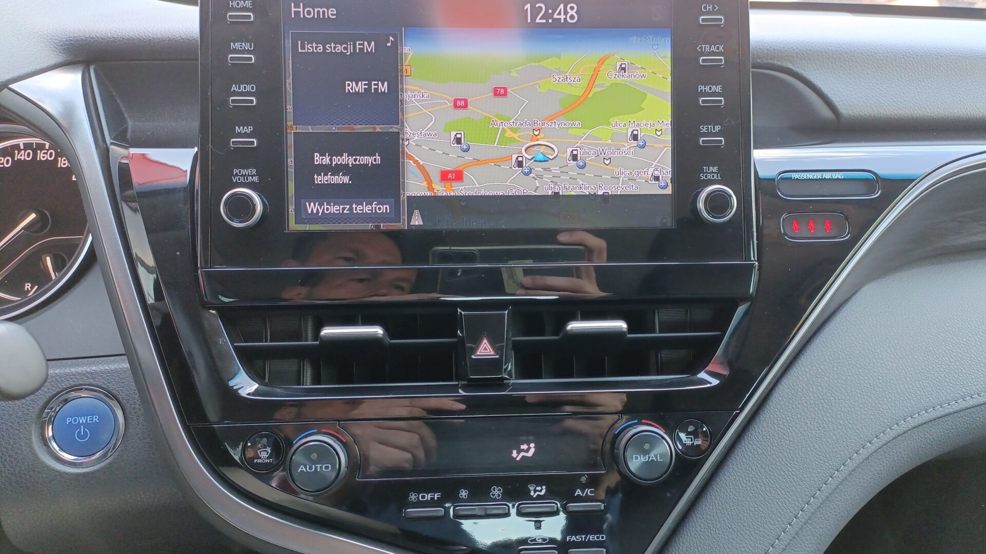 Toyota Camry - zdjęcie 17