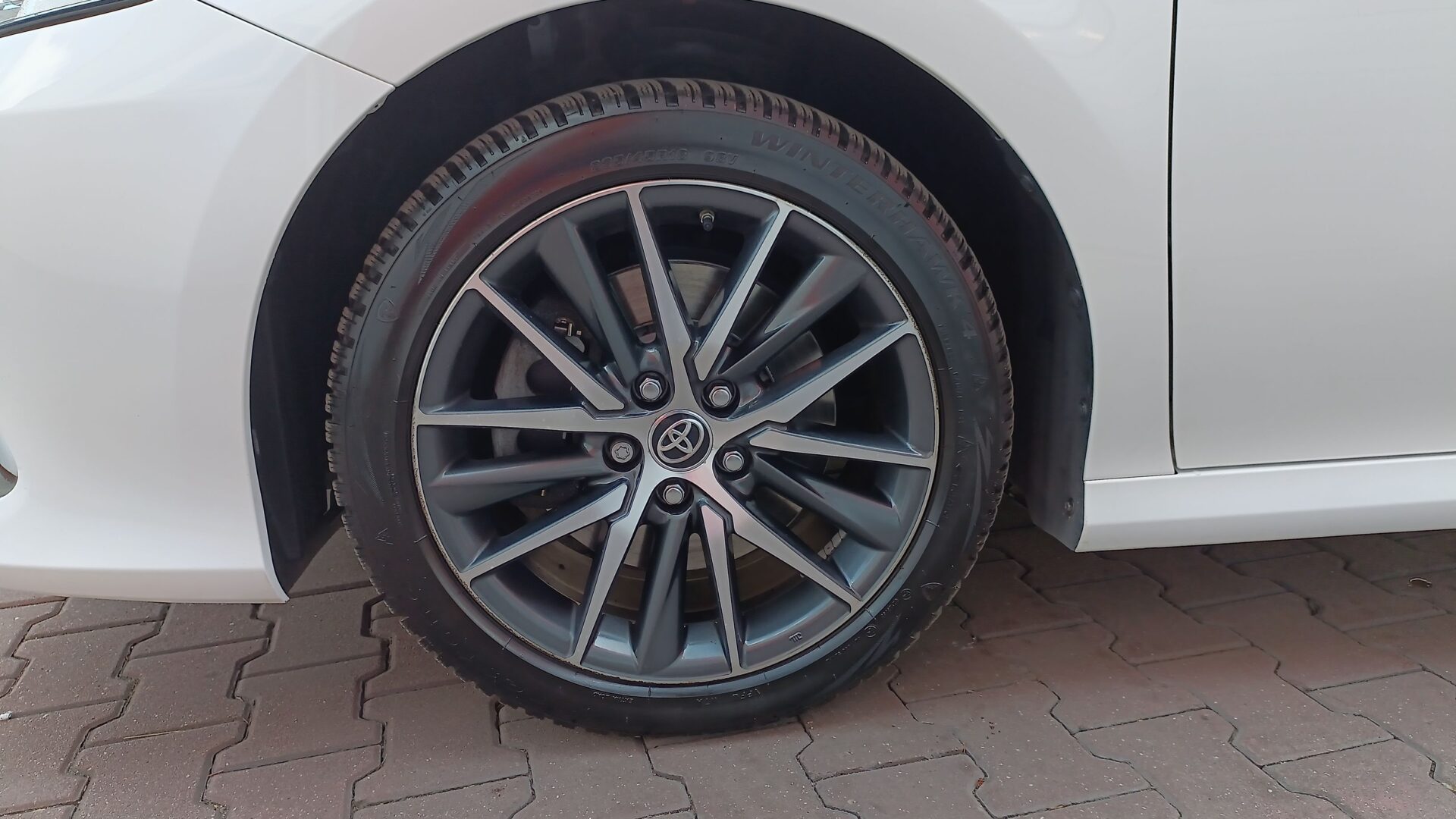 Toyota Camry - zdjęcie 19