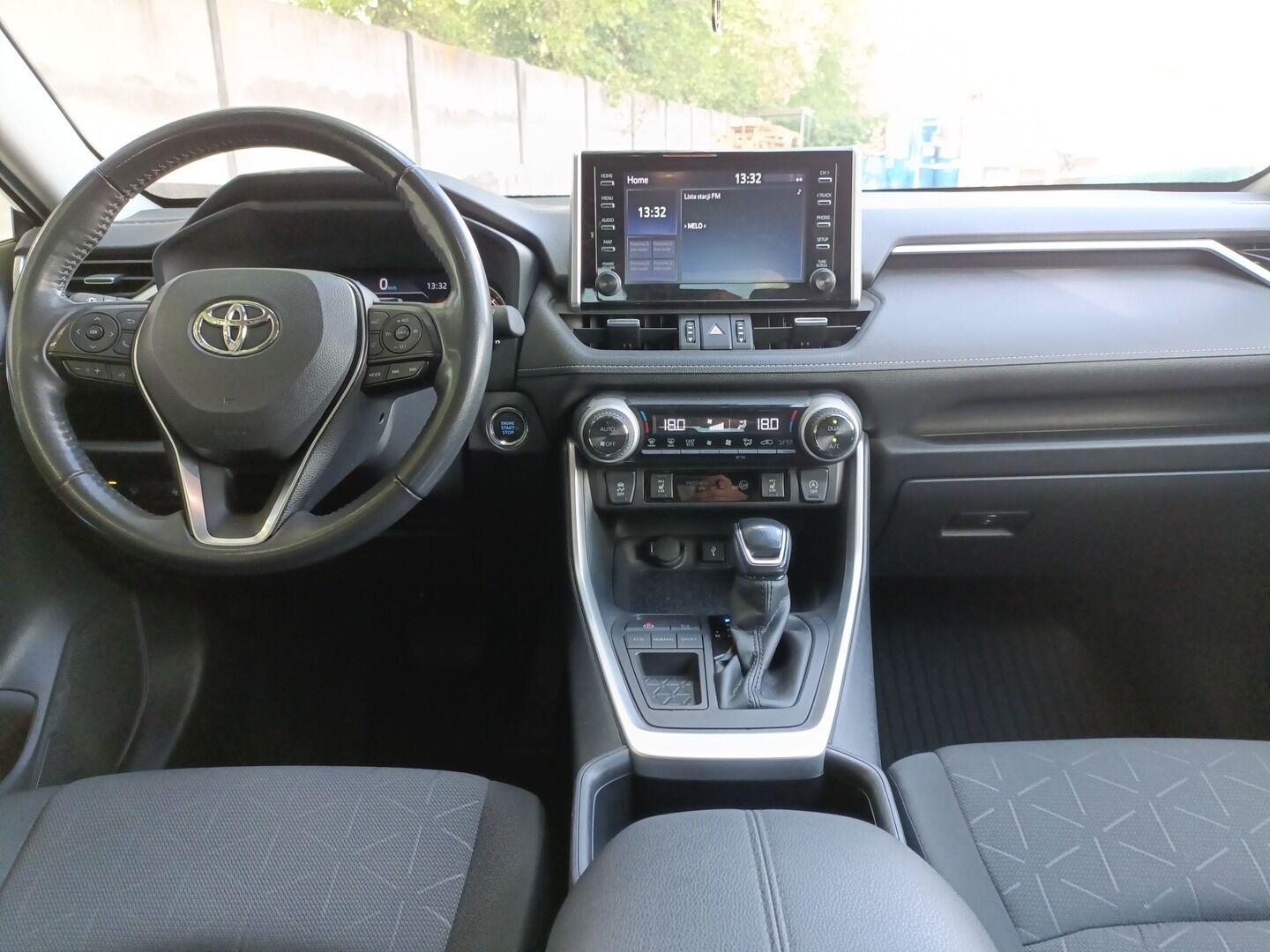 Toyota RAV4 - zdjęcie 9