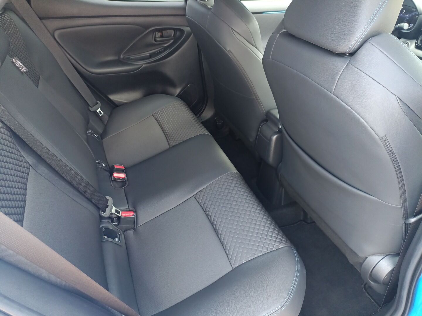 Toyota Yaris - zdjęcie 12