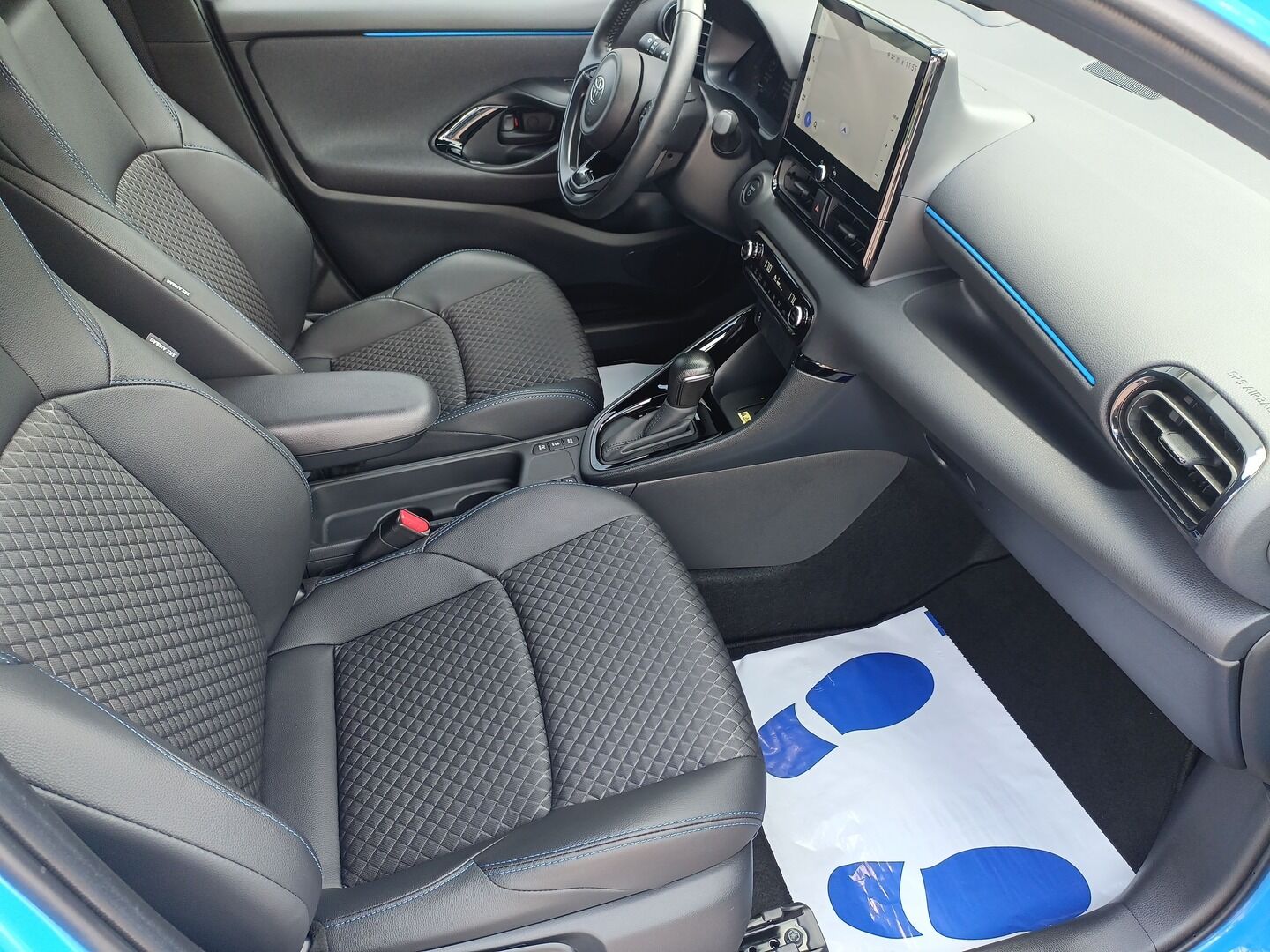 Toyota Yaris - zdjęcie 13