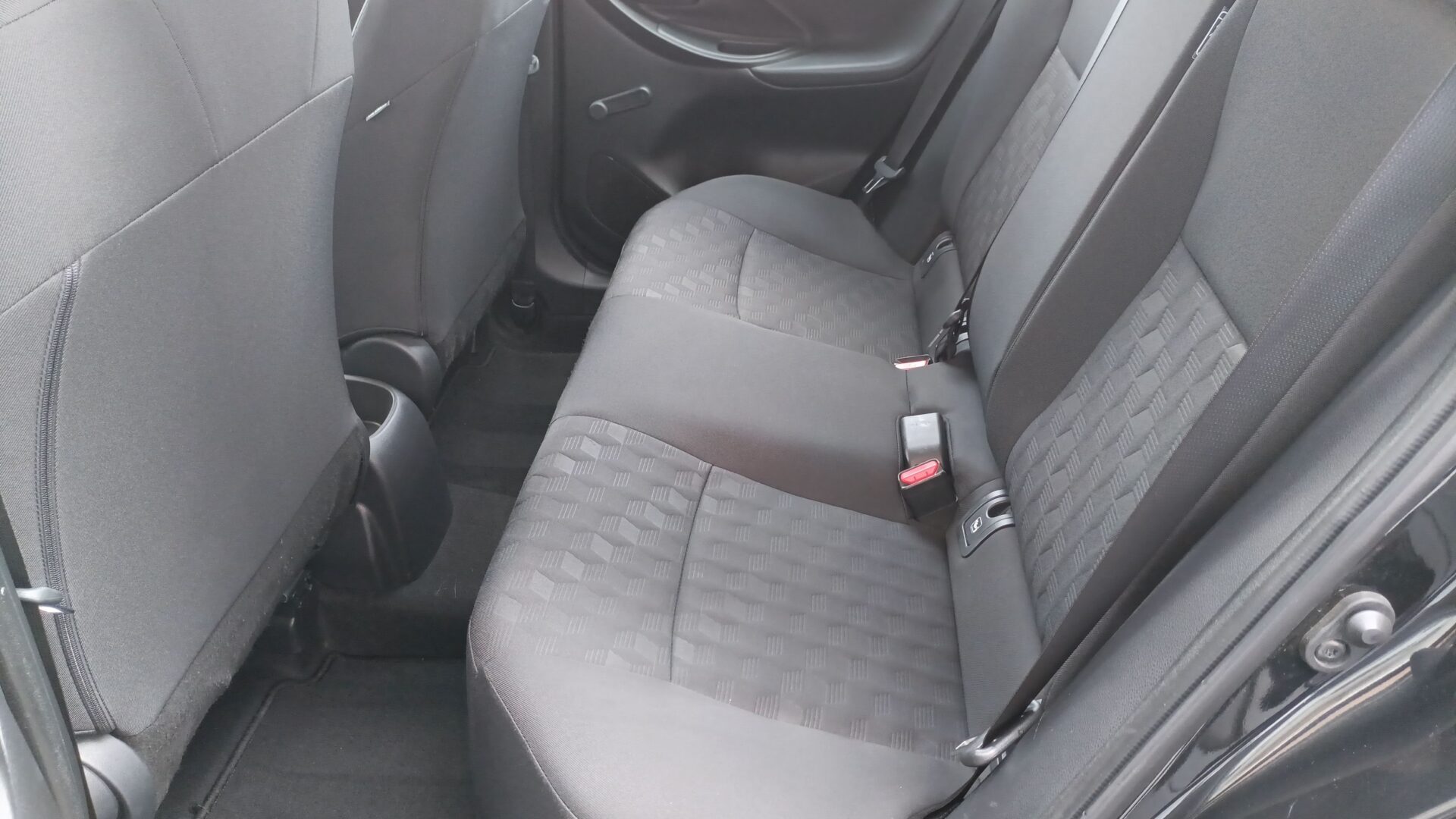 Toyota Yaris - zdjęcie 11