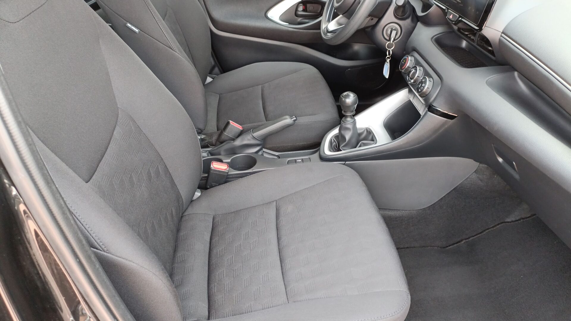Toyota Yaris - zdjęcie 12