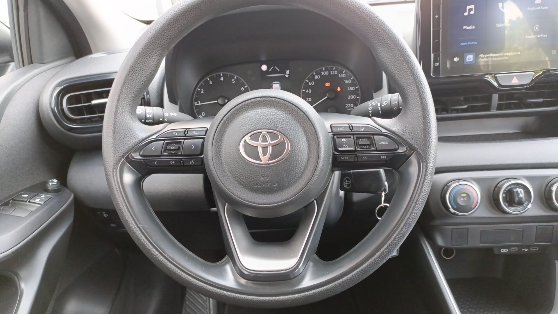 Toyota Yaris - zdjęcie 14