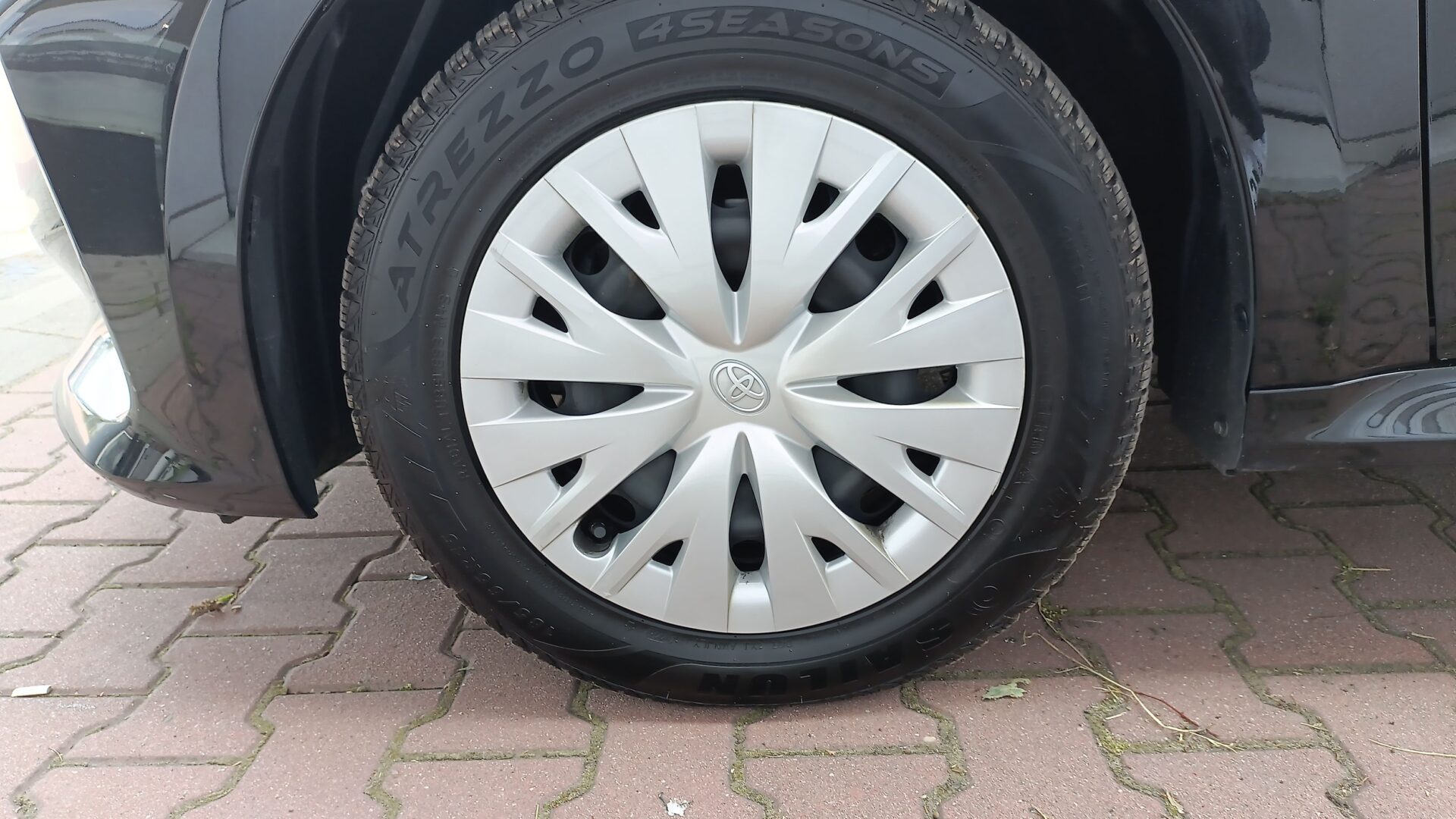 Toyota Yaris - zdjęcie 18