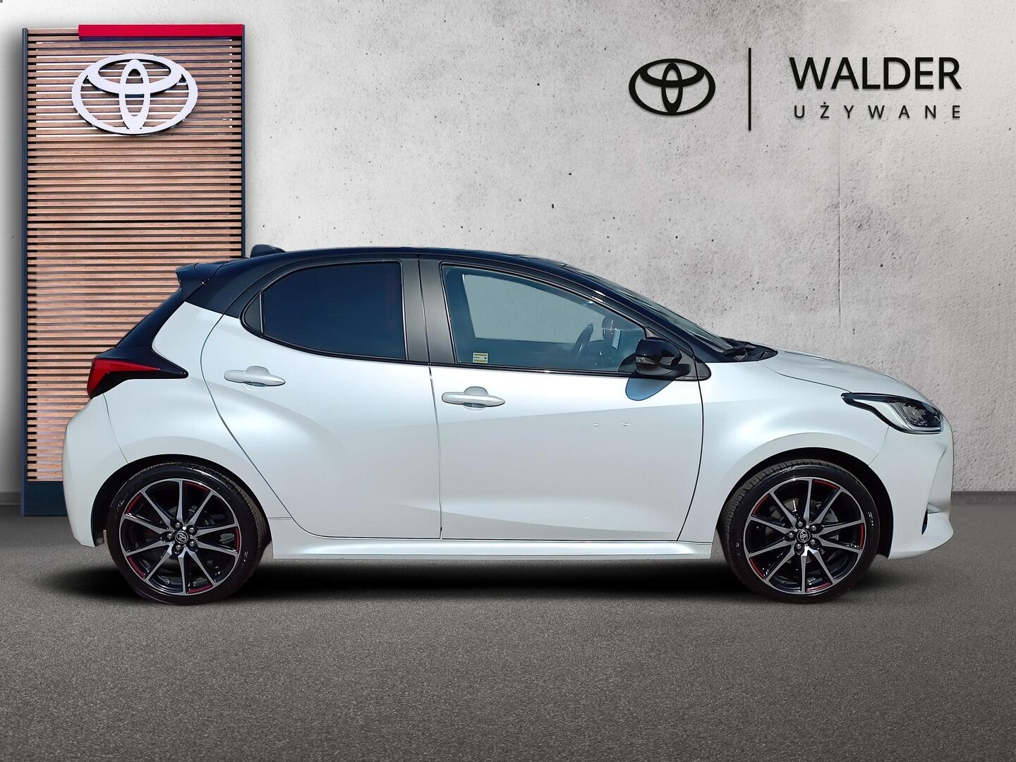 Toyota Yaris - zdjęcie 6