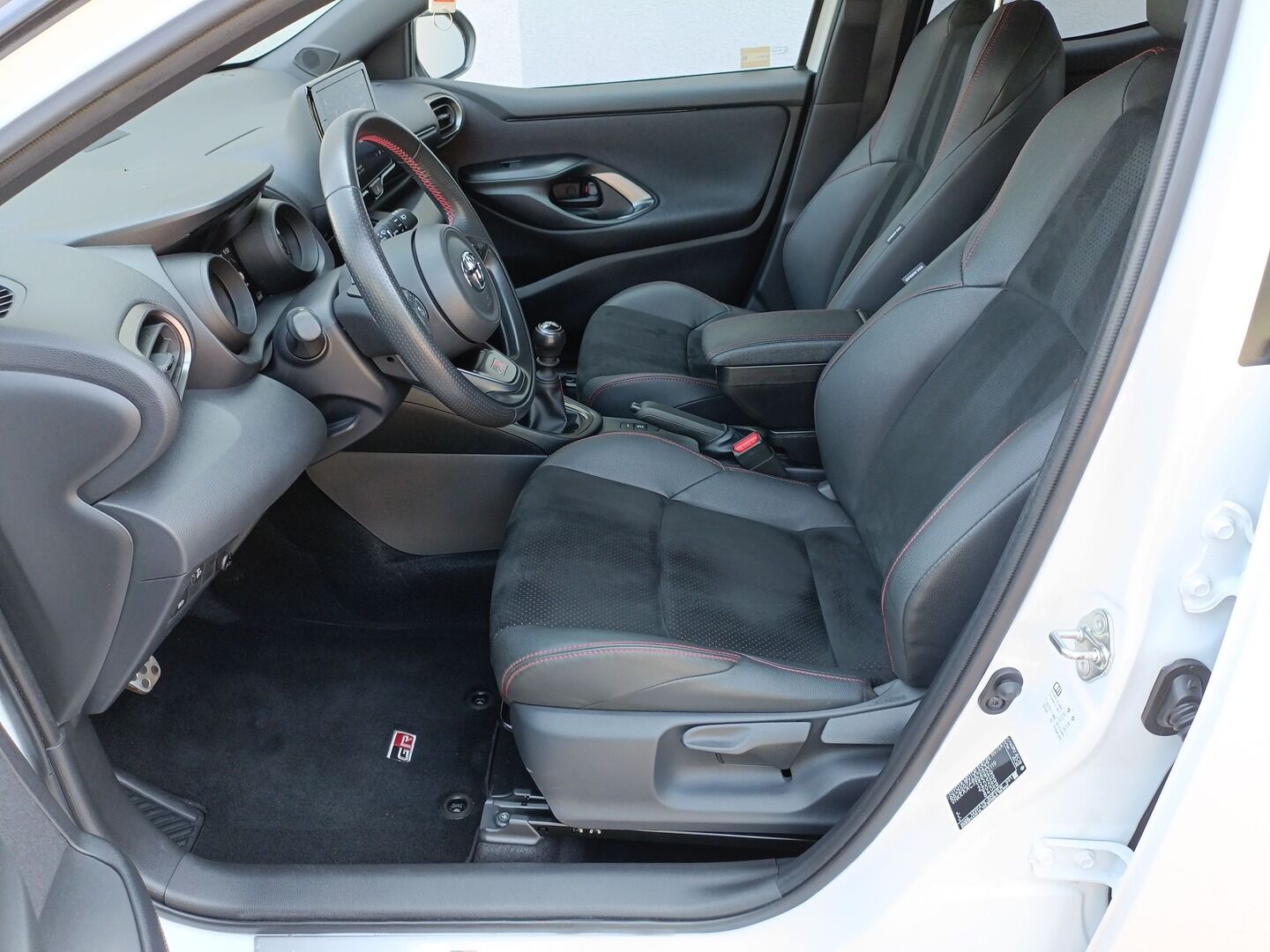 Toyota Yaris - zdjęcie 9