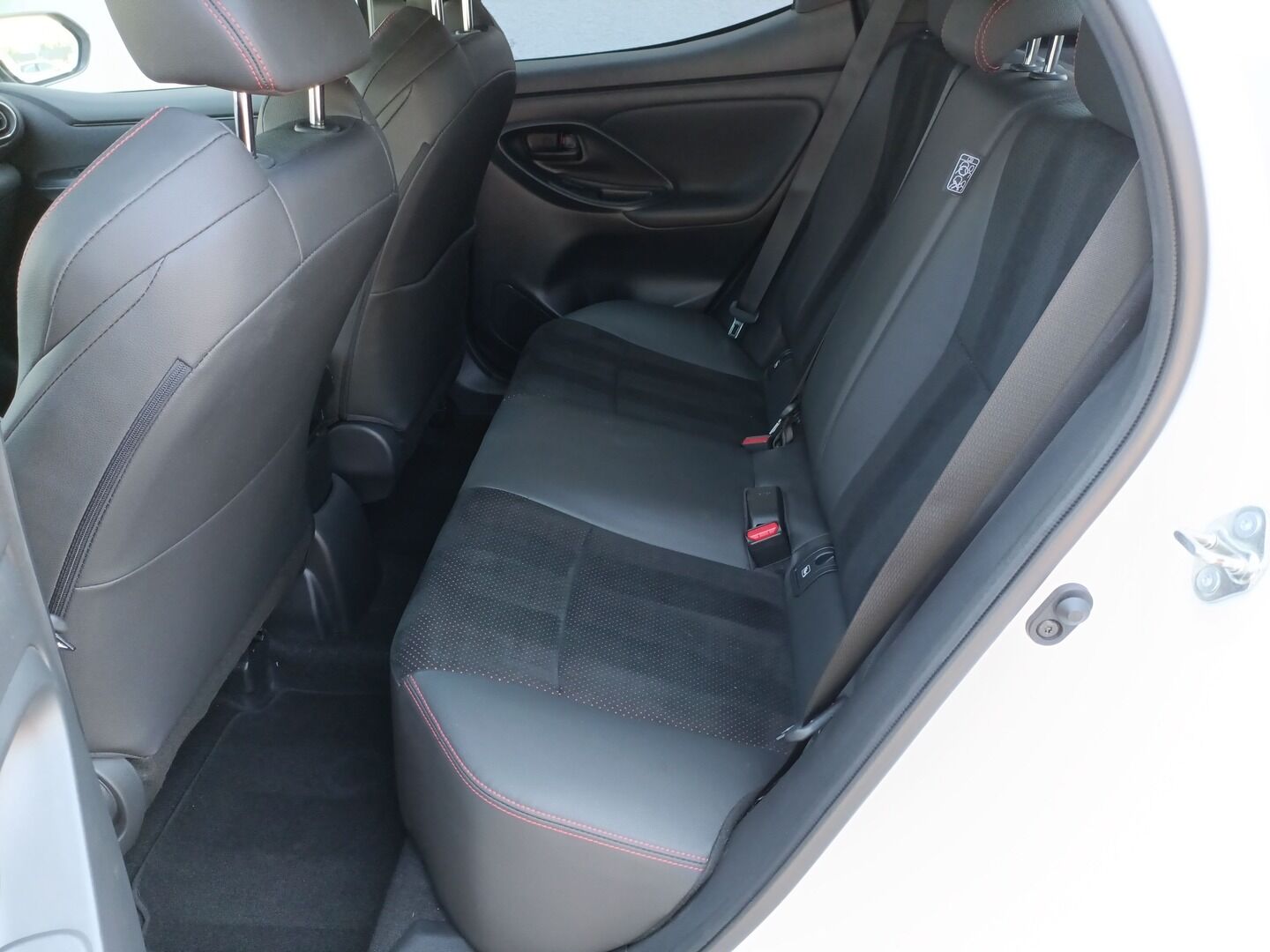 Toyota Yaris - zdjęcie 10