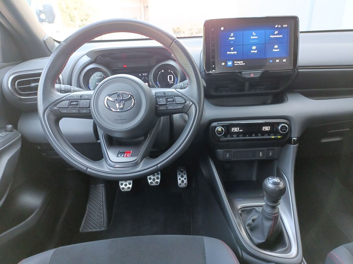 Toyota Yaris - zdjęcie 14