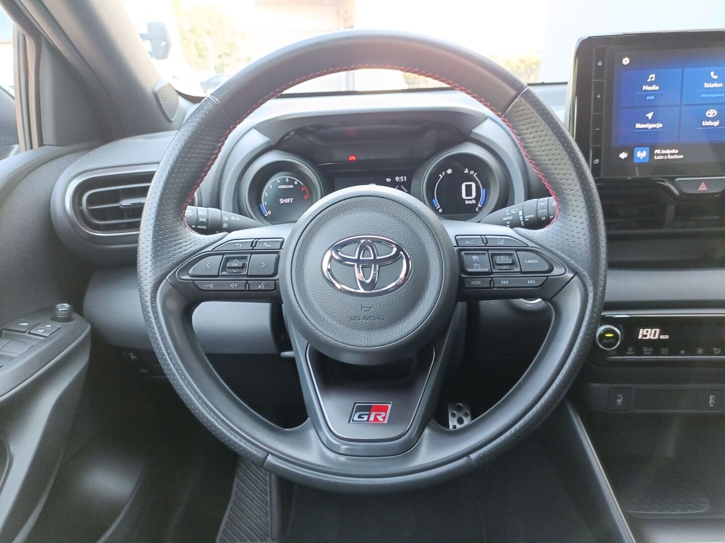 Toyota Yaris - zdjęcie 15