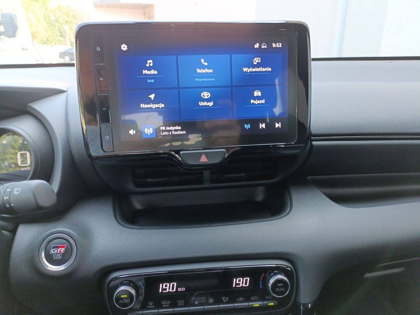 Toyota Yaris - zdjęcie 17