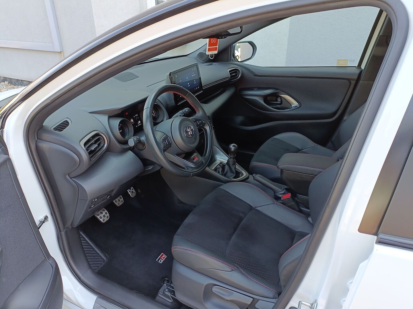 Toyota Yaris - zdjęcie 20