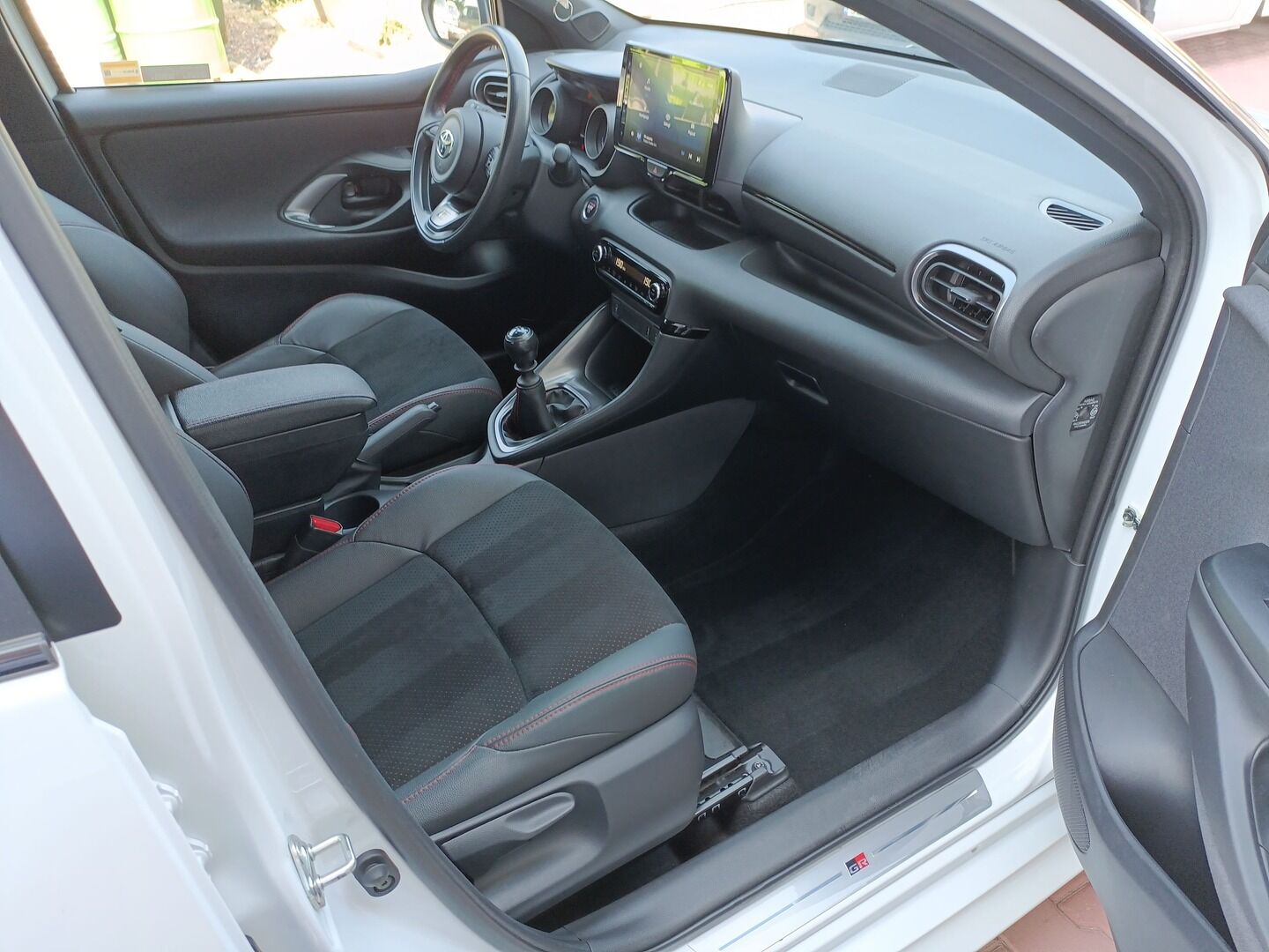 Toyota Yaris - zdjęcie 21