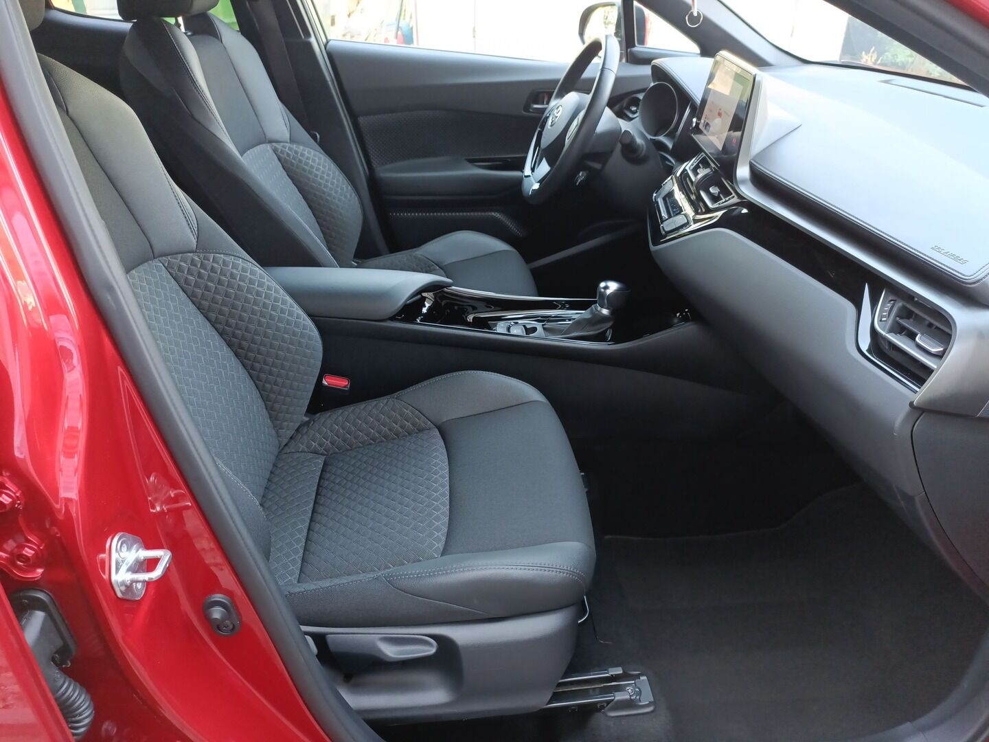 Toyota C-HR - zdjęcie 12