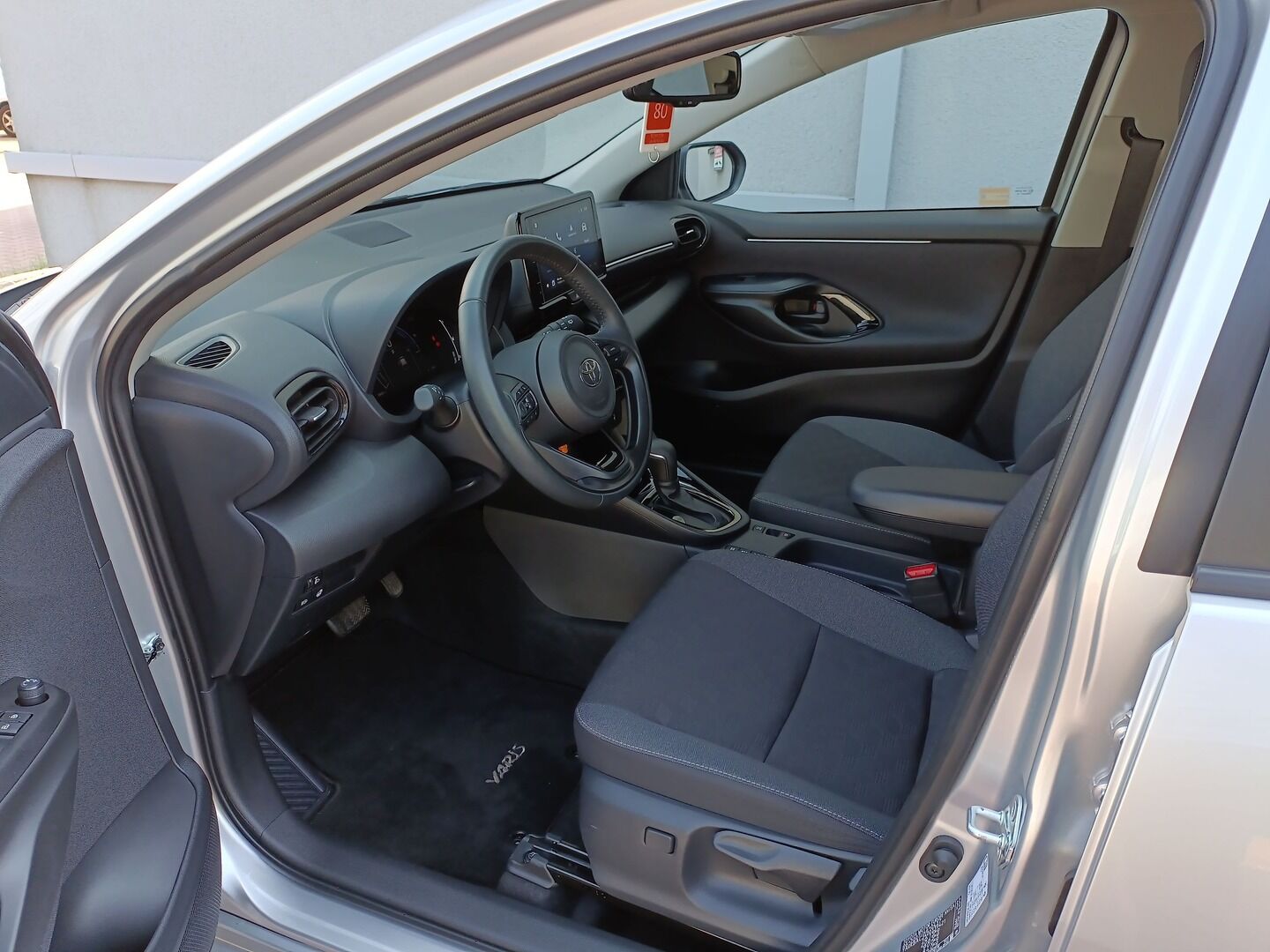 Toyota Yaris - zdjęcie 19