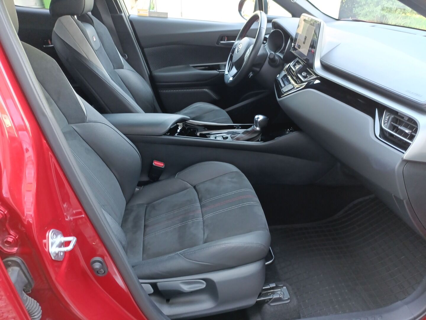 Toyota C-HR - zdjęcie 11