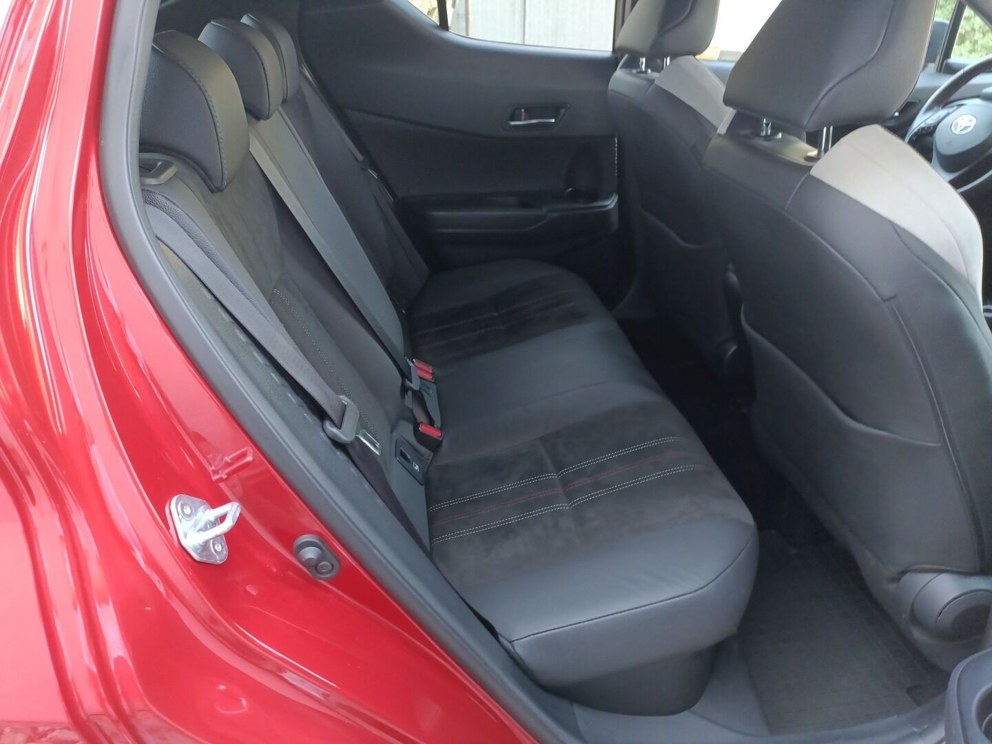 Toyota C-HR - zdjęcie 12