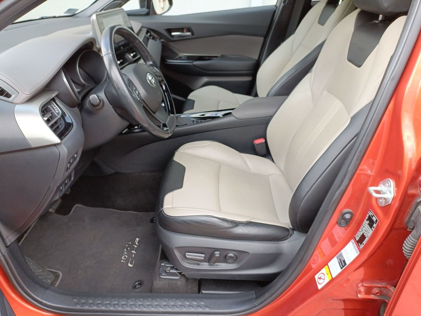 Toyota C-HR - zdjęcie 9