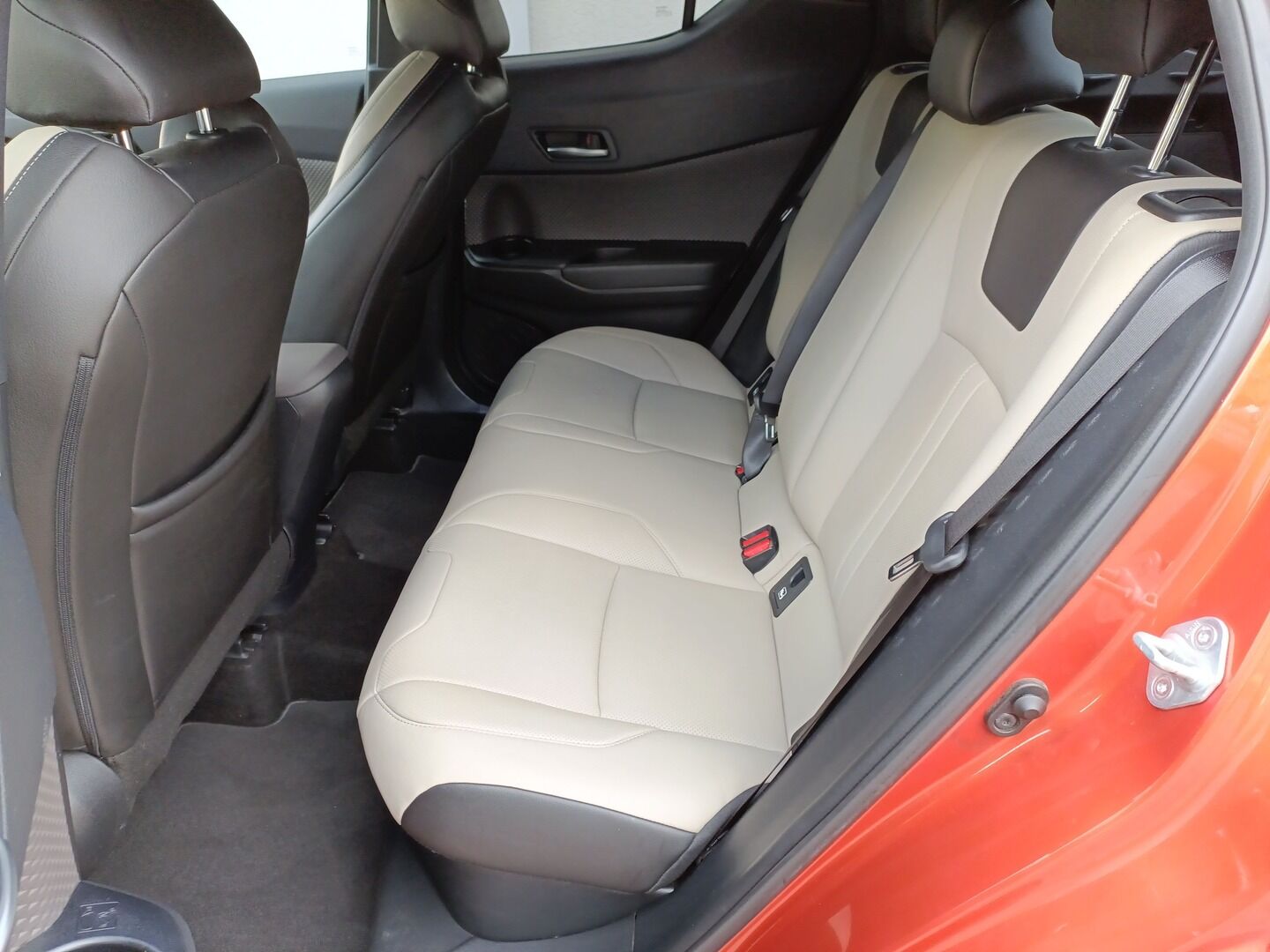 Toyota C-HR - zdjęcie 10