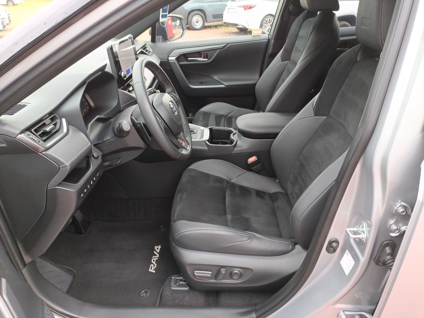 Toyota RAV4 - zdjęcie 9