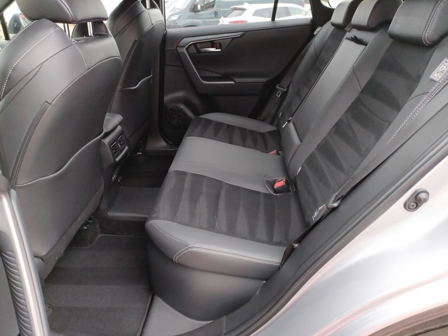 Toyota RAV4 - zdjęcie 10