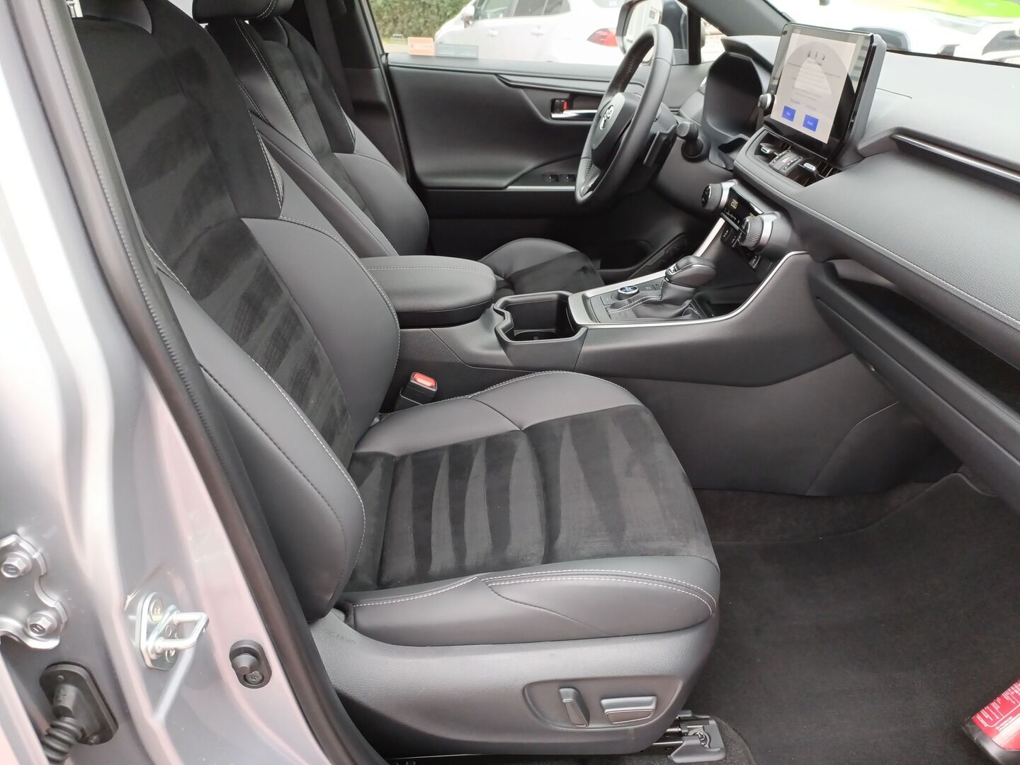 Toyota RAV4 - zdjęcie 11