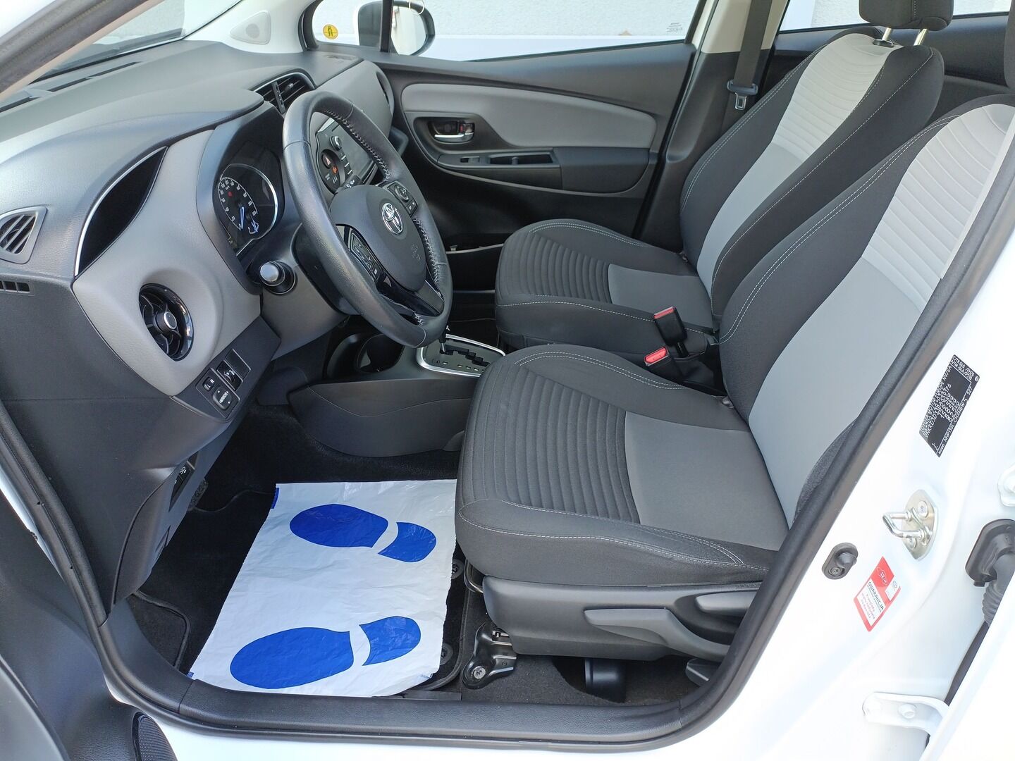 Toyota Yaris - zdjęcie 9