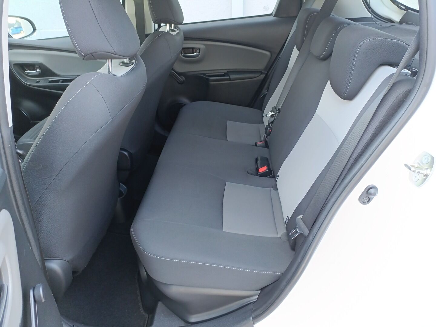 Toyota Yaris - zdjęcie 10